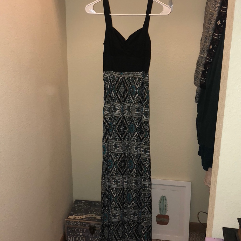 Geometric patterned maxi dress!